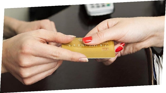 即日発行のクレジットカードは店頭受け取りできますか？